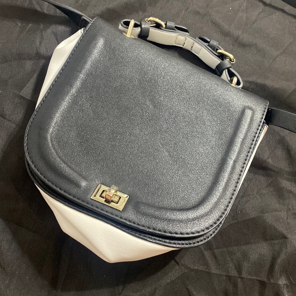 Zara women bag black and white